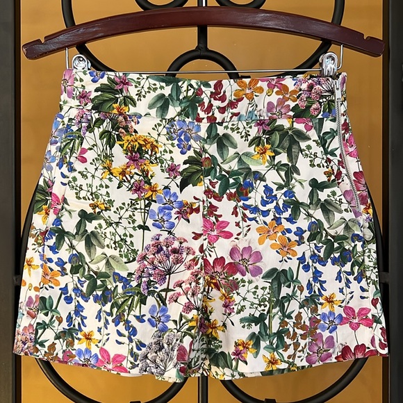 ZARA Multi Floral Tropical Shorts - Picture 1 of 12